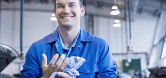 Szycie odzieży roboczej i ochronnej na miarę w ofercie firmy ENIXA 