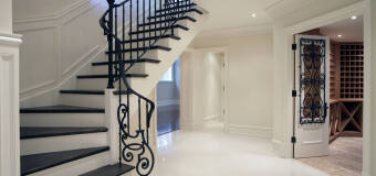 Wysokiej jakości balustrady schodowe z metalu do domu – poznaj ofertę firmy Mały Kowal! 