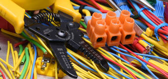 Dowiedz się, jakie usługi elektryczne świadczy firma Elwast z Krzeszowic