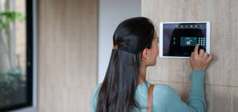 Które usługi elektroinstalatorskie wybrać? Poznaj 3 instalacje, na które warto postawić