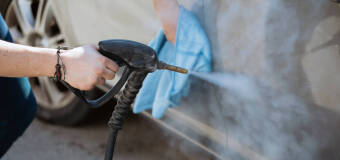 Co warto wiedzieć o parowym myciu samochodu? Firma Łukasz Gwiazdowski Mobilne Myjnie Parowe z Niemodlina 