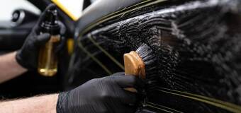 Tłuste plamy na tapicerce. Jak je usunąć?