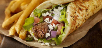 Poznaj 5 powodów, dla których warto skorzystać z oferty kebabów oraz innych tureckich przysmaków, przygotowywanych przez Fast Food Harbi