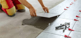 Sposoby na wykończenie podłóg w domu z firmą remontową Home Dream