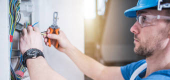 Najczęstsze awarie instalacji elektrycznej - sprawdż, jak można temu zaradzić i poznaj ofertę firmy AmperBud!