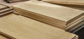 Czym jest i jakie zastosowanie ma klejonka drewniana powstająca w tartaku Wowkin?