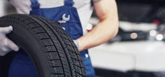 Kiedy trzeba skorzystać z pomocy wulkanizatora? Serwis Twoje Koła