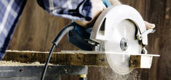 Domino: Jakie są rodzaje pilarek do drewna i jakie mają zastosowanie?