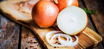 Cebula z hurtowni Macpol – walory smakowe, zdrowotne i kulinarne