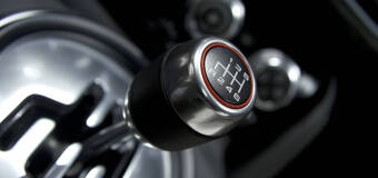 Kiedy powinniśmy wymieniać olej w skrzyni biegów? Możesz to zrobić w warsztacie Kulka