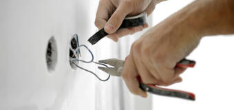 Master-Tech: Na co należy zwrócić szczególną uwagę przy wyborze elektryka?