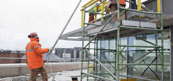 Czy wynajem rusztowań jest korzystnym rozwiązaniem? Poznaj ofertę firmy Perfect Services