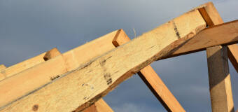 Jakie drewno na więźbę dachową wybrać - Jan Dadał Usługi Tartaczne