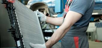 Jak dobrać odpowiednią chłodnicę do auta? Wymiarowanie chłodnicy