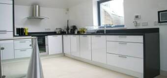 Producent mebli na wymiar Betim: Jak zadbać o to, aby kuchnia była ergonomiczna?