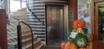 Windy towarowo-osobowe dla restauracji i hoteli - rozwiązania ułatwiające obsługę klientów