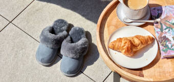 Kapcie góralskie z owczej skóry – wyjątkowe obuwie dla całej rodziny od Vanuba