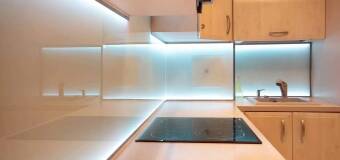 Panele szklane – co warto o nich wiedzieć? Poznaj ofertę zakładu szklarskiego Firma Handlowo-Usługowa Krzysztof Kierys