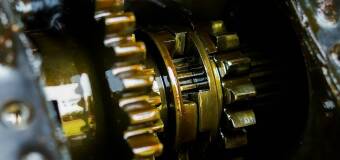 Na czym polega dynamiczna wymiana oleju w automatycznych skrzyniach biegów, przeprowadzana w firmie Skorupski Getriebe?