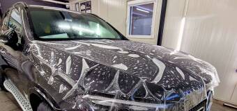 Zabezpieczenie lakieru auta za pomocą bezbarwnej folii PPF w ofercie firmy Viwaldi Car Detailing