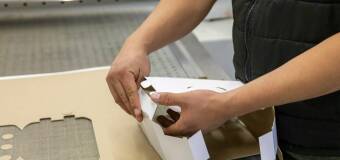 Wpływ introligatorstwa na sprzedaż - jak unikalne opakowania przyciągają klientów? Firma Introlech