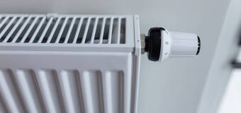 Grzejniki, ogrzewanie podłogowe, a może oba systemy? Poznaj ich zalety z firmą Abare Jakuba Sęka