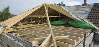 Więźba dachowa w ofercie Tartaku U Grzegorza - poznaj niezbędne elementy konstrukcyjne dachu