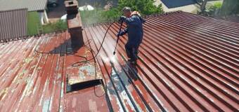 Jak skutecznie i bezpiecznie wyczyścić połać dachową? Mallbud