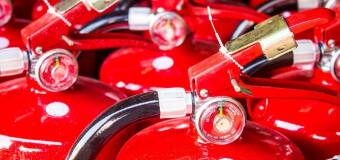 Jakie są rodzaje gaśnic i gdzie się je stosuje? Szkolenia ppoż w CSUH Bama