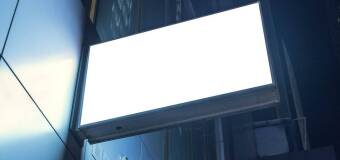 Czy warto zdecydować się na reklamę świetlną? Avaco