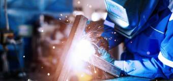 Czym różni się spawanie metodą MIG/MAG od spawania TIG wykonywanych przez firmę Spawanie Dariusz Dzięcielski - porównanie technik i zastosowań.