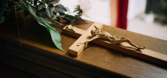 Artykuły funeralne – wybór i znaczenie