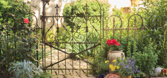 Jak powstają kute ogrodzenia i jakie są ich zalety?