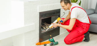 Jak bezpiecznie posiadać kominek w domu?