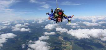 Dlaczego warto zdecydować się na skoki spadochronowe w Zielonej Górze?