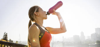 Perfekcyjne orzeźwienie – jakie napoje sprawdzą się najlepiej w upale dni?