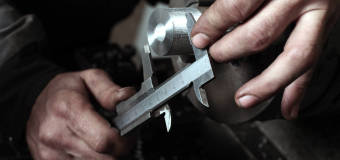 Jak powinien przebiegać poprawny demontaż części maszyn przeznaczonych do naprawy i regeneracji?