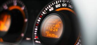 Tachometry samochodowe – nowoczesne rozwiązania i funkcje