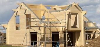 Izolacja w budownictwie drewnianym – klucz do efektywności