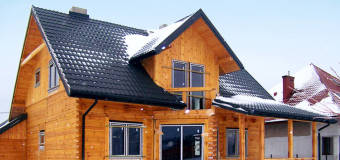 Dlaczego budowa domu całorocznego z bali to świetny pomysł?