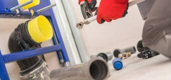 Wybór odpowiedniego hydraulika – kluczowe wskazówki