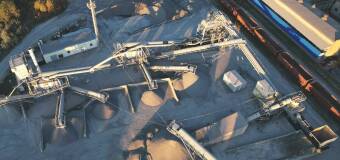 Piasek w budownictwie – kluczowy surowiec dla inwestycji