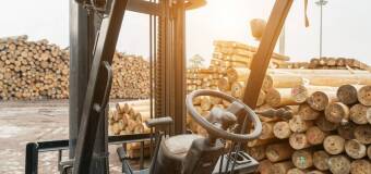 Precyzyjne naprawy wózków widłowych w branży leśnej