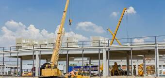 Wynajem żurawi wieżowych z transportem – Building Bulls