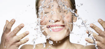 Soniczna szczoteczka do twarzy – czy warto jej używać?