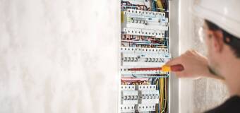 Montaż instalacji elektrycznych w nowym budynku