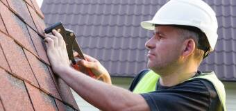 Płotki przeciwśniegowe – skuteczna ochrona dachów