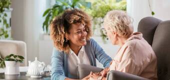 Całodobowa opieka nad seniorami – Polskie Centrum Opieki Domowej