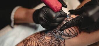 Tatuaże linework – minimalistyczna sztuka na skórze