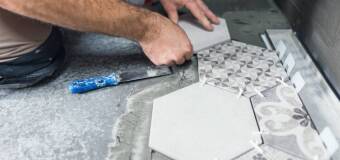 Układanie glazury – kluczowe wskazówki i techniki